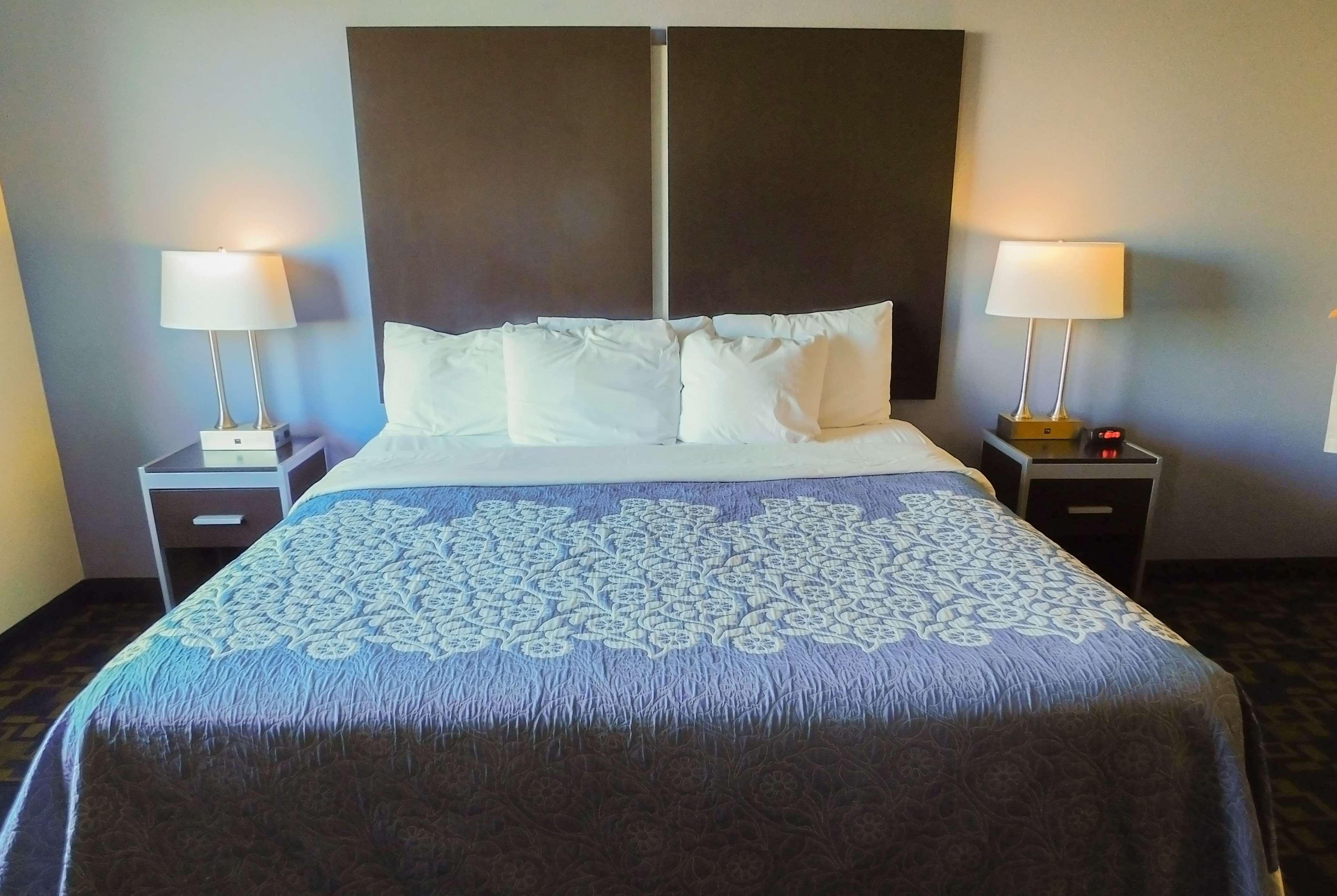 Days Inn & Suites By Wyndham Pocahontas Екстер'єр фото