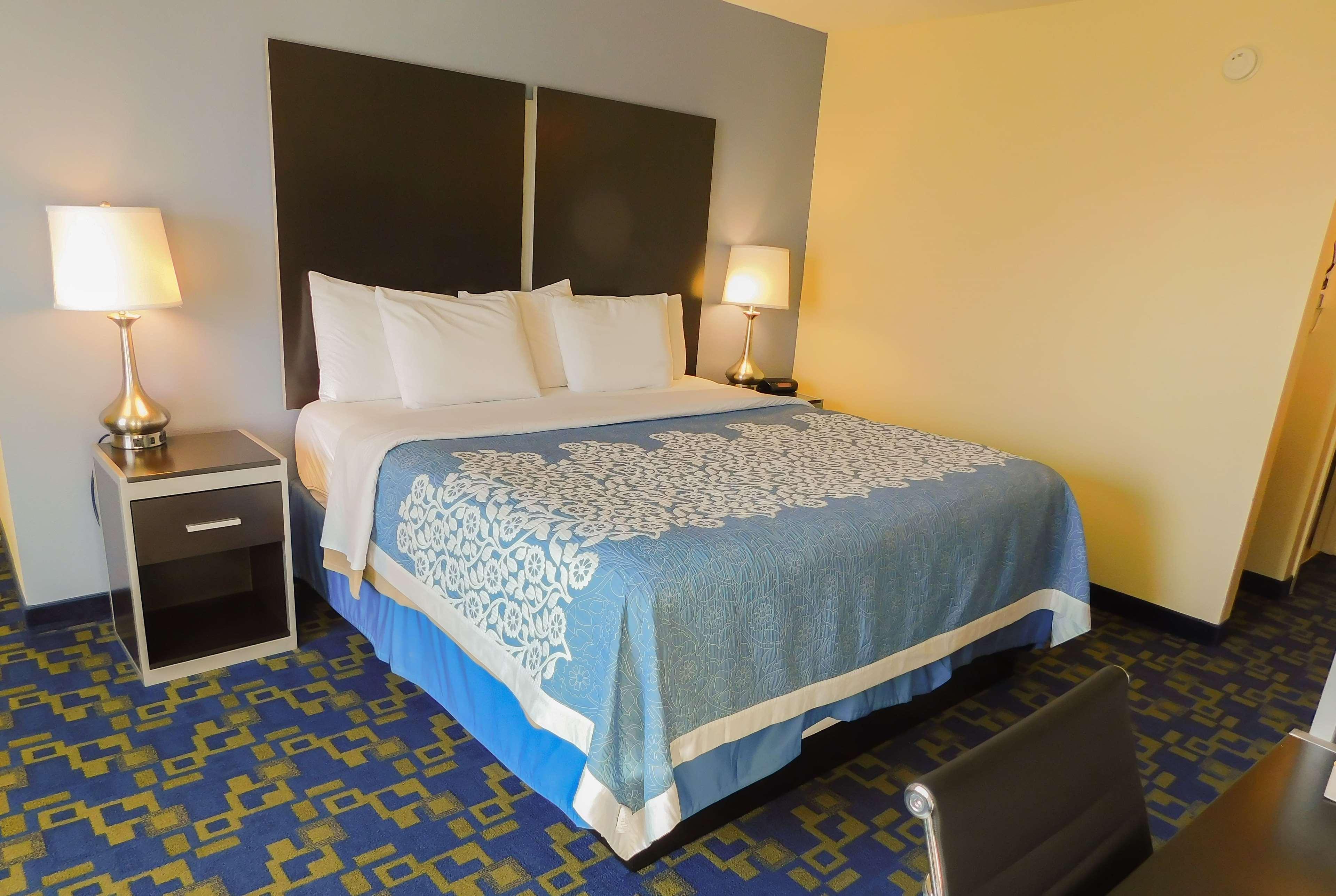 Days Inn & Suites By Wyndham Pocahontas Екстер'єр фото