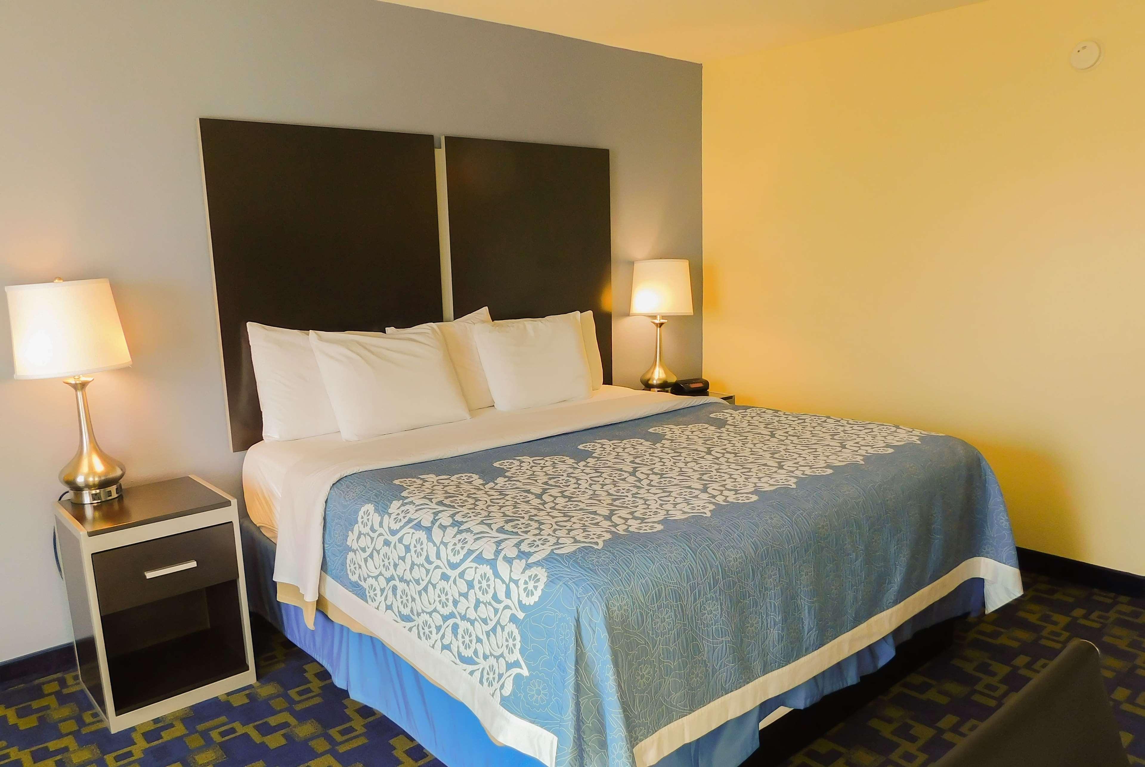 Days Inn & Suites By Wyndham Pocahontas Екстер'єр фото