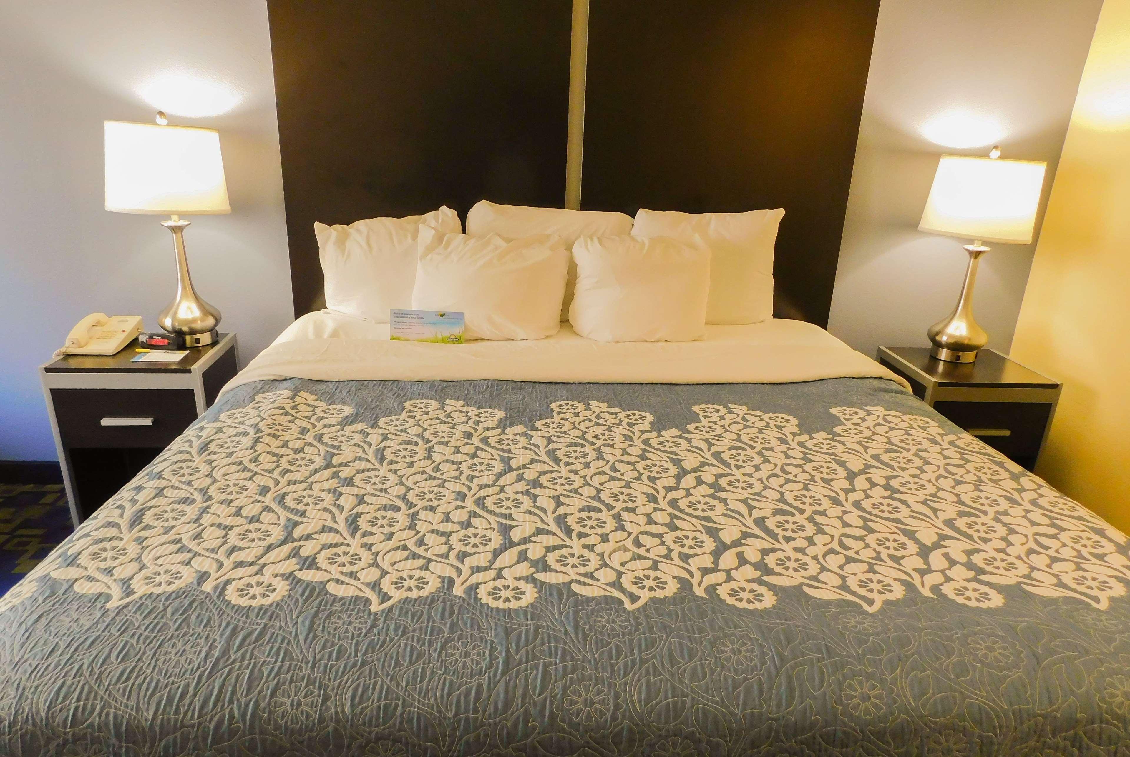 Days Inn & Suites By Wyndham Pocahontas Екстер'єр фото