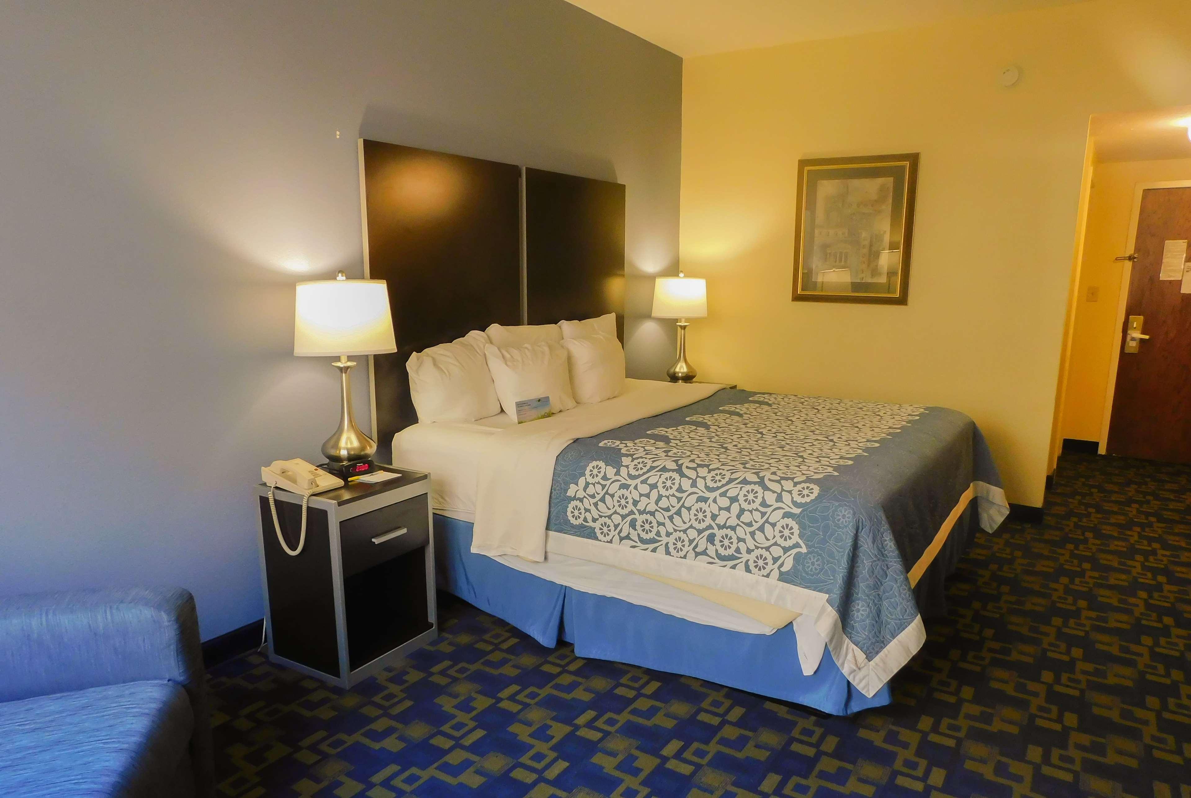 Days Inn & Suites By Wyndham Pocahontas Екстер'єр фото