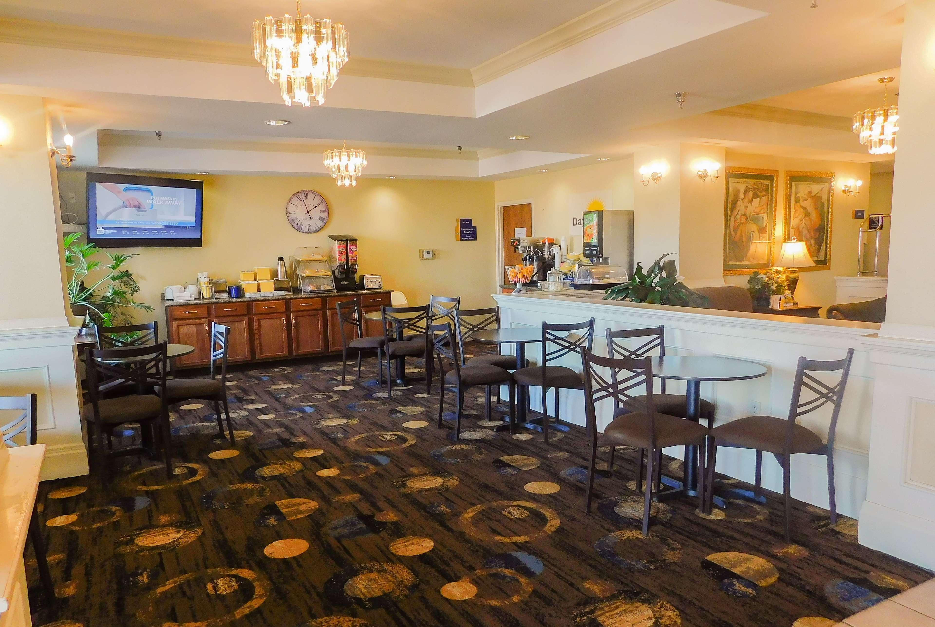 Days Inn & Suites By Wyndham Pocahontas Екстер'єр фото