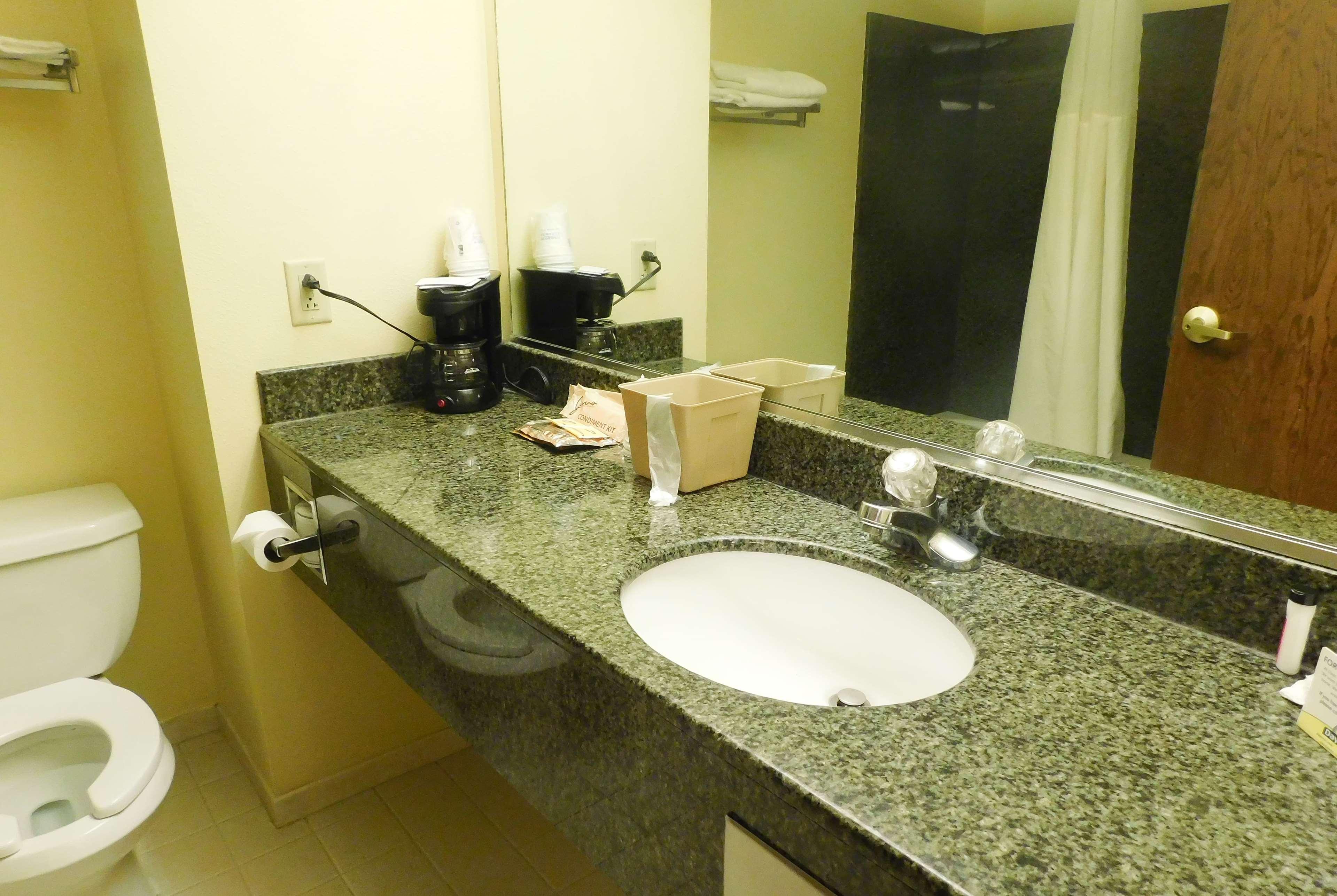 Days Inn & Suites By Wyndham Pocahontas Екстер'єр фото