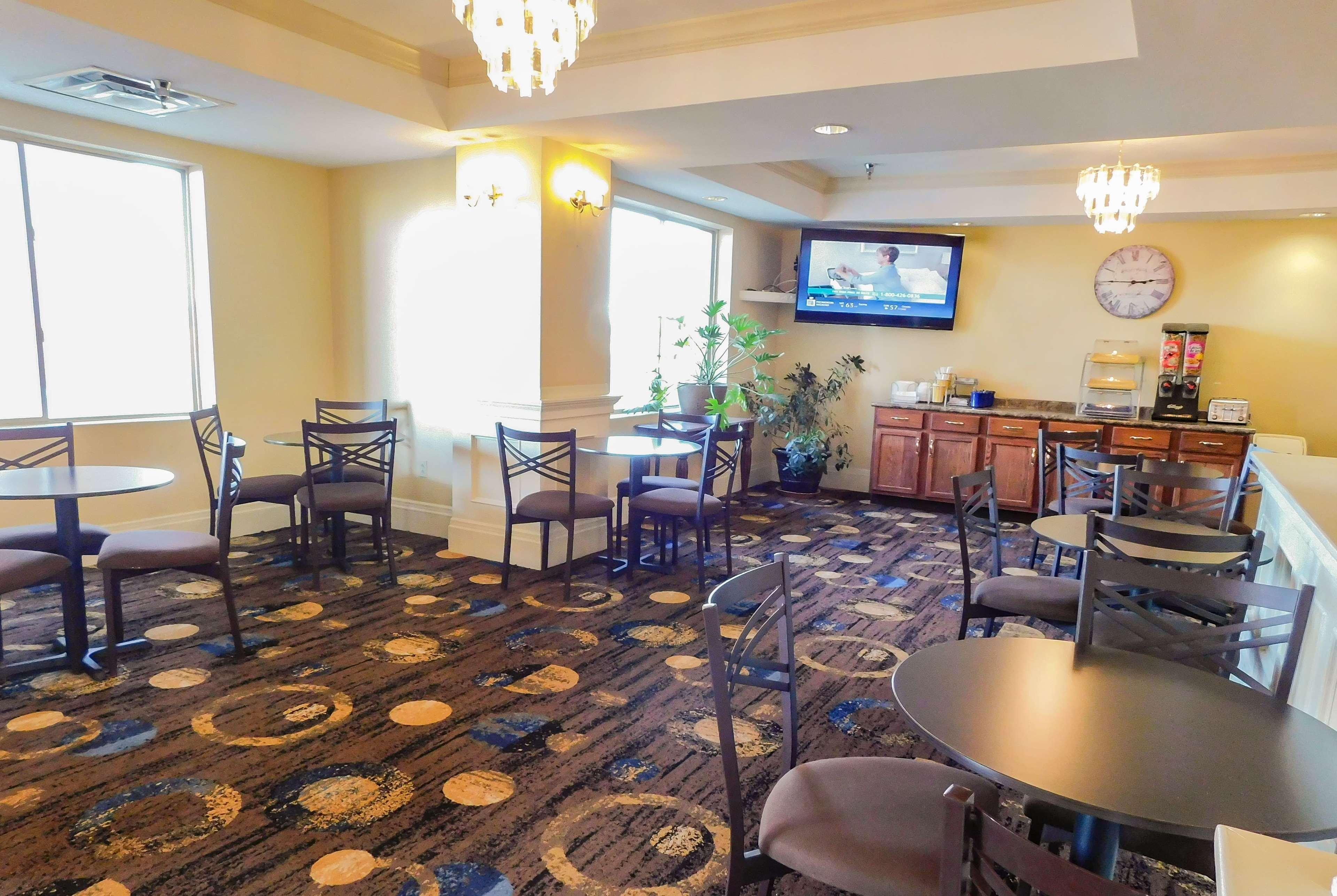 Days Inn & Suites By Wyndham Pocahontas Екстер'єр фото