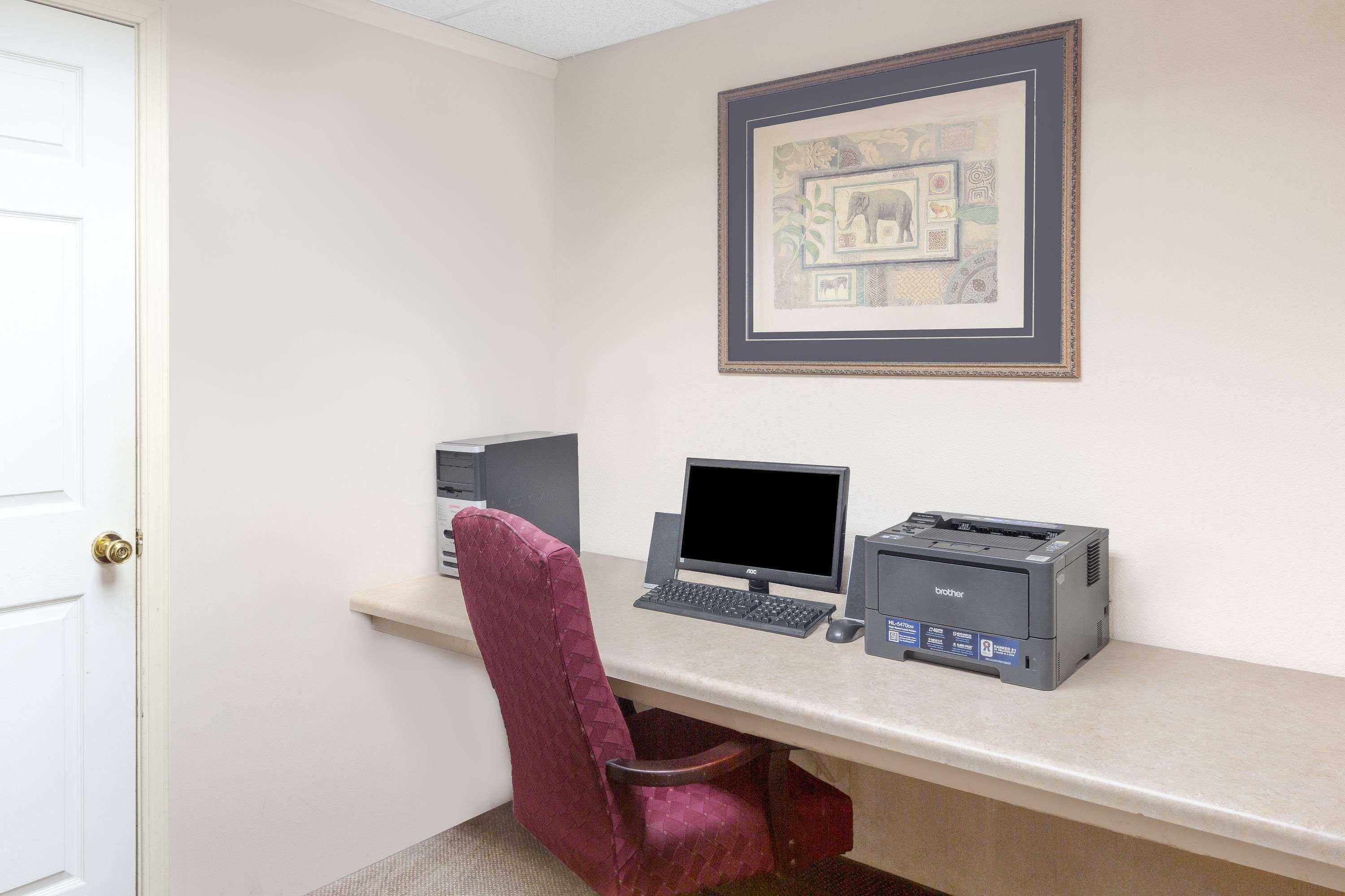 Days Inn & Suites By Wyndham Pocahontas Екстер'єр фото