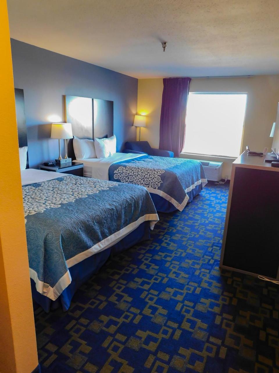 Days Inn & Suites By Wyndham Pocahontas Екстер'єр фото