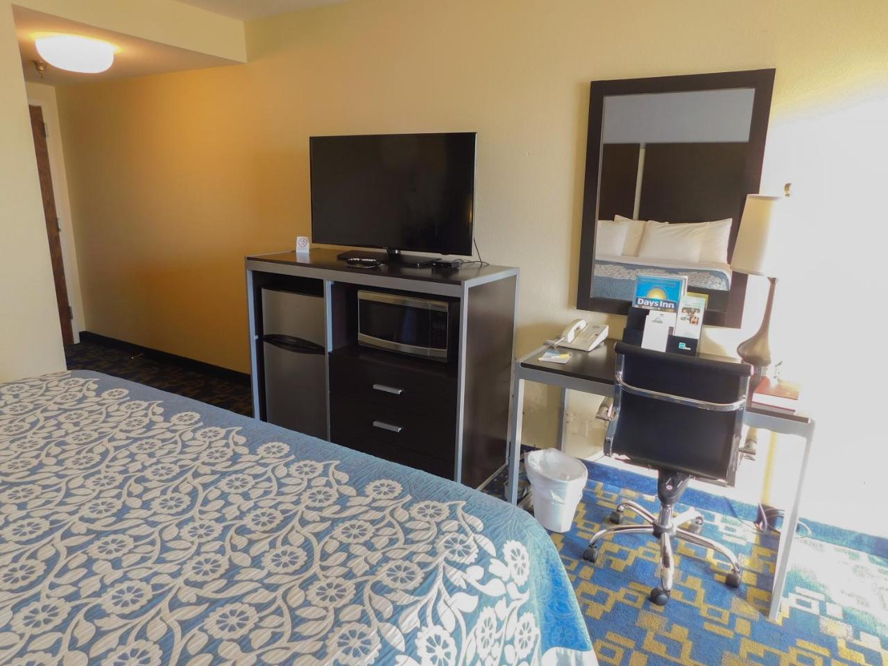 Days Inn & Suites By Wyndham Pocahontas Екстер'єр фото