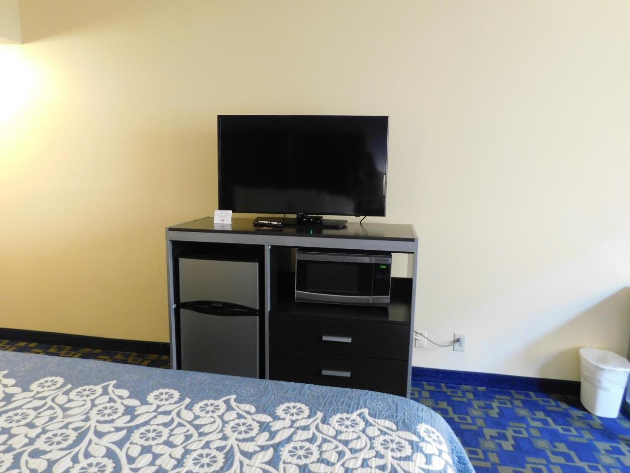 Days Inn & Suites By Wyndham Pocahontas Екстер'єр фото