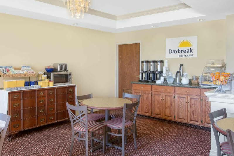 Days Inn & Suites By Wyndham Pocahontas Екстер'єр фото